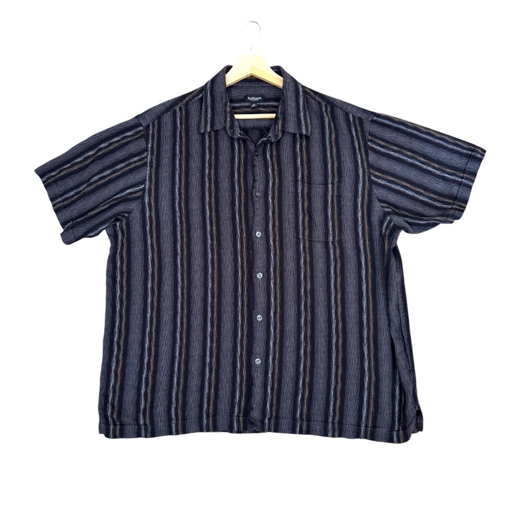 Van Heusen Short Sleeve Button Down Shirt Men’s Size XL Cotton Rayon Stripped